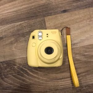 yellow instax mini 8:)